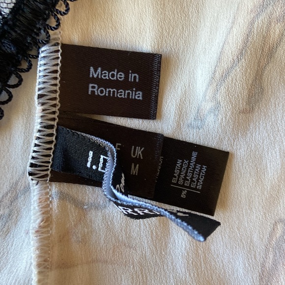 Women's amazing vintage sexy pin up girl bustier with matching cheekie panties. - Picture 6 of 8